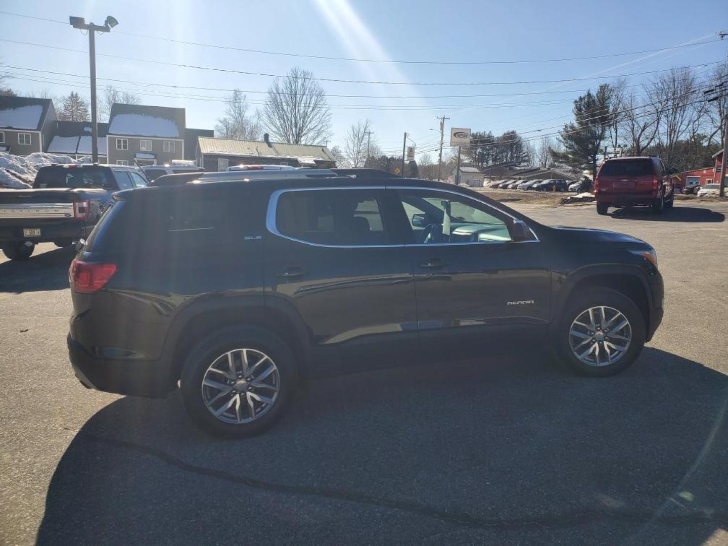 2018 Black GMC Acadia with an 4 Cylinder engine, AUTOMATIC transmission, located at 27 Main St., Norway, MD, 04268, (207) 743-0900, 44.199795, -70.530807 - 2018 GMC Acadia SLE2 AWD4cyl, Pw, Pl, Ps, Heated Seats, A-C Cruise, 3rd Row Seat Clean-------$18,995.00 - Photo#1