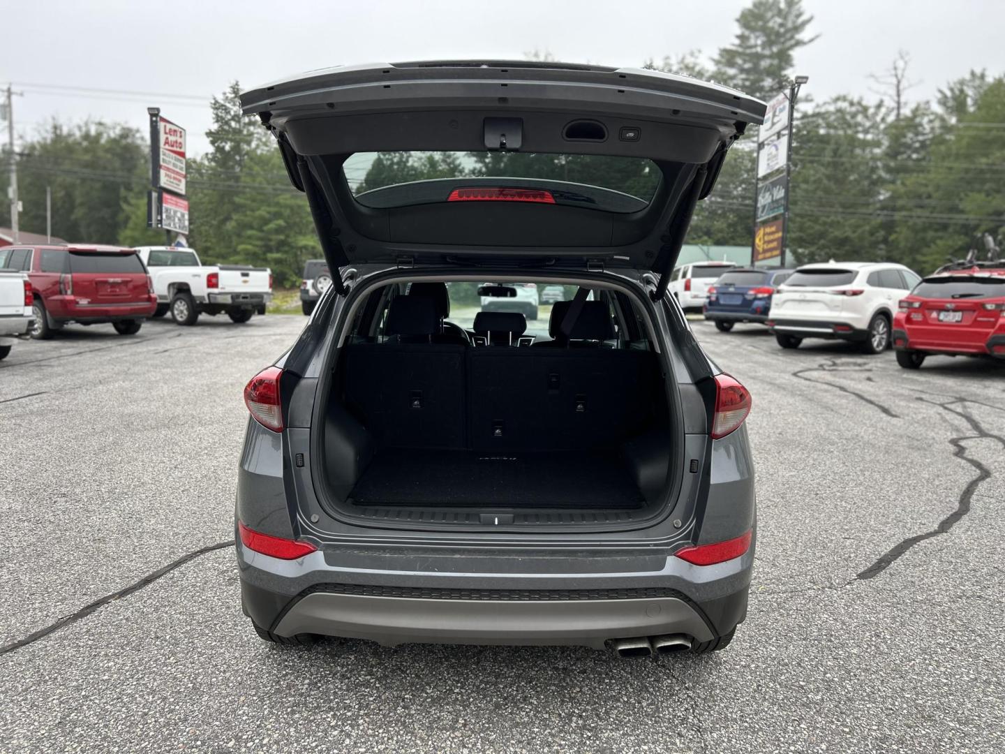 2018 GRAY /GRAY Hyundai Tucson Eco AWD (KM8J3CA2XJU) with an 1.6L L4 DOHC 16V engine, 7A transmission, located at 27 Main St., Norway, MD, 04268, (207) 743-0900, 44.199795, -70.530807 - Photo#8