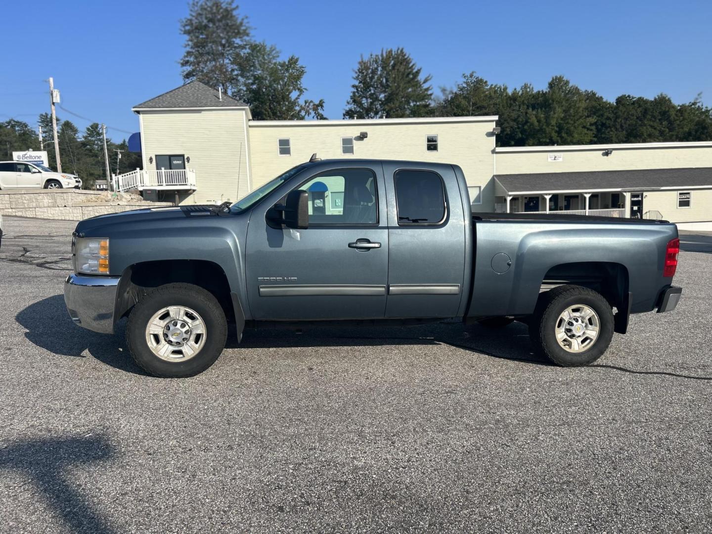 2010 Blue /Tan Chevrolet Silverado 2500HD LTZ Ext. Cab 4WD (1GC5KYBG8AZ) with an 6.0L V8 OHV 16V FFV engine, 6-Speed Automatic transmission, located at 27 Main St., Norway, MD, 04268, (207) 743-0900, 44.199795, -70.530807 - Photo#1