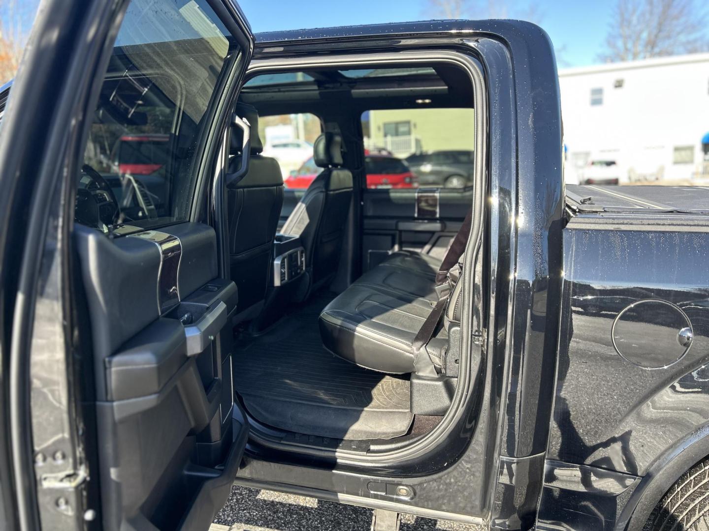 2017 Black /Black Ford F-150 XLT SuperCrew 6.5-ft. Bed 4WD (1FTEW1EG4HF) with an 3.5L V6 TURBO engine, 6A transmission, located at 27 Main St., Norway, MD, 04268, (207) 743-0900, 44.199795, -70.530807 - Photo#9