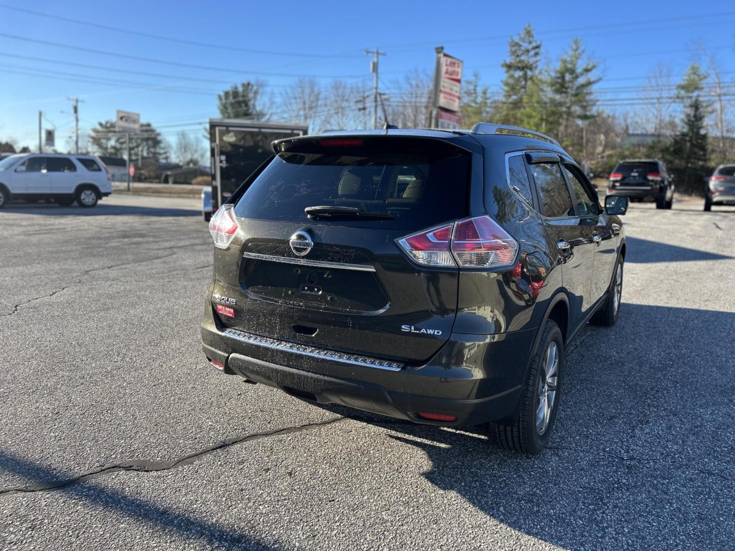 2015 Green /Tan Nissan Rogue S AWD (5N1AT2MVXFC) with an 2.5L L4 DOHC 16V engine, Continuously Variable Transmission transmission, located at 27 Main St., Norway, MD, 04268, (207) 743-0900, 44.199795, -70.530807 - Photo#3