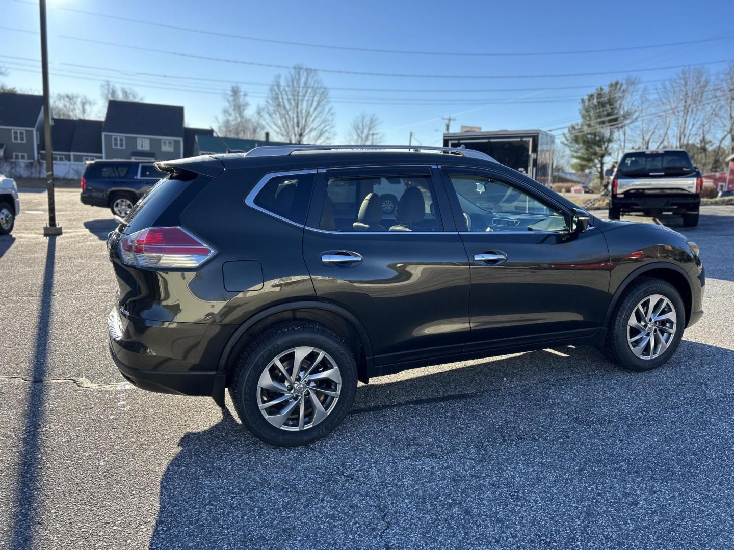 2015 Green /Tan Nissan Rogue S AWD (5N1AT2MVXFC) with an 2.5L L4 DOHC 16V engine, Continuously Variable Transmission transmission, located at 27 Main St., Norway, MD, 04268, (207) 743-0900, 44.199795, -70.530807 - Photo#2