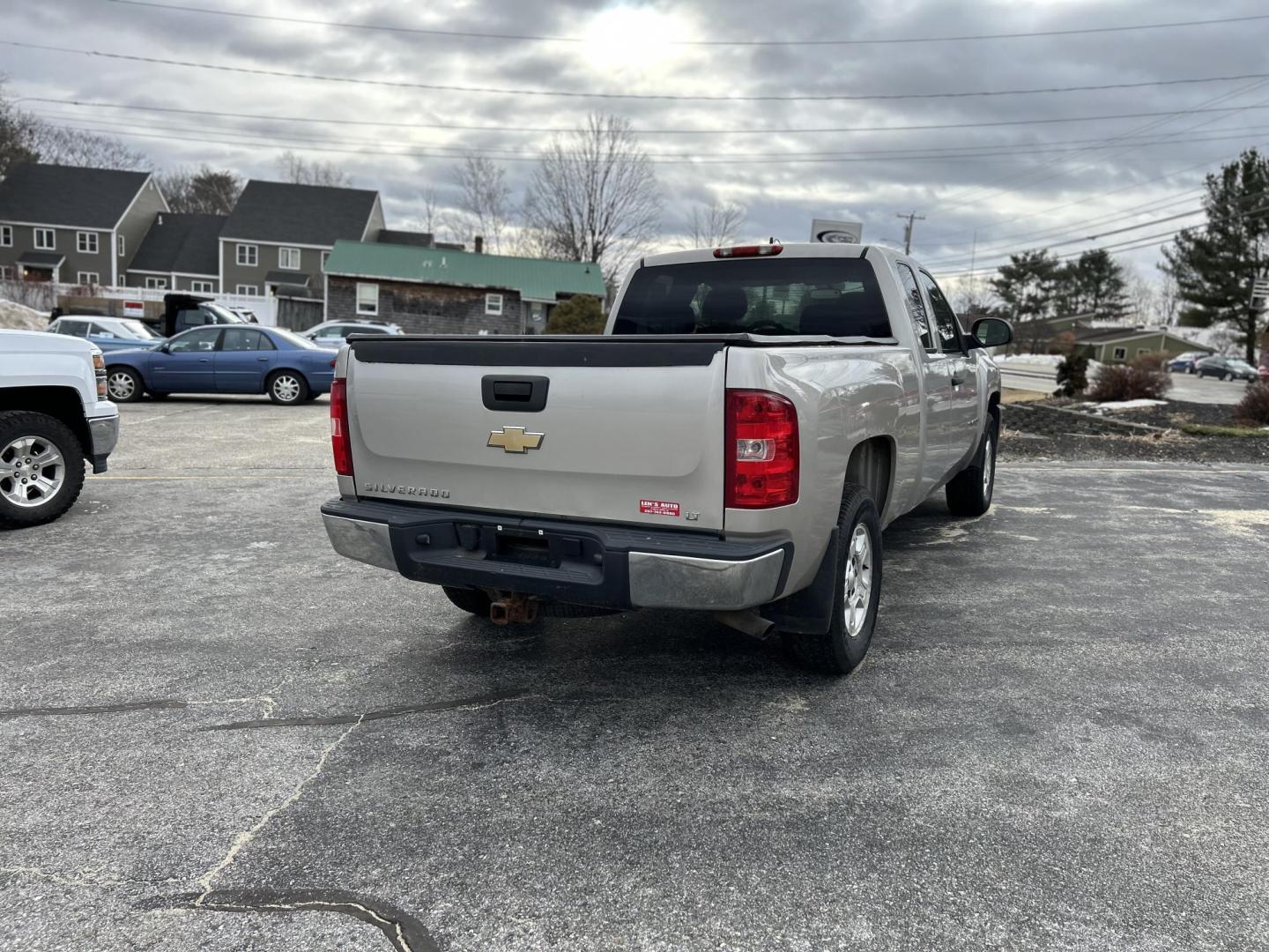 2008 Pewter /Black Chevrolet Silverado 1500 LT1 Ext. Cab Long Box 4WD (2GCEK19J881) with an 5.3L V8 OHV 16V engine, 4-Speed Automatic Overdrive transmission, located at 27 Main St., Norway, MD, 04268, (207) 743-0900, 44.199795, -70.530807 - Photo#2