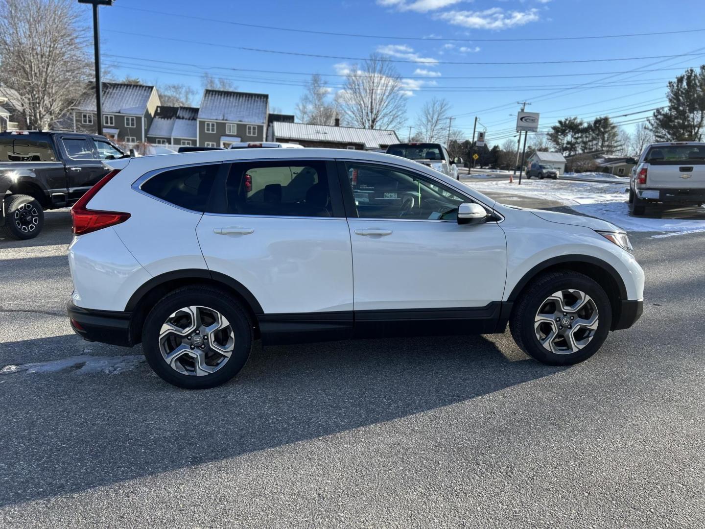 2018 white /Black Honda CR-V EX AWD (5J6RW2H59JL) with an 2.4L L4 DOHC 16V engine, CVT transmission, located at 27 Main St., Norway, MD, 04268, (207) 743-0900, 44.199795, -70.530807 - Photo#4