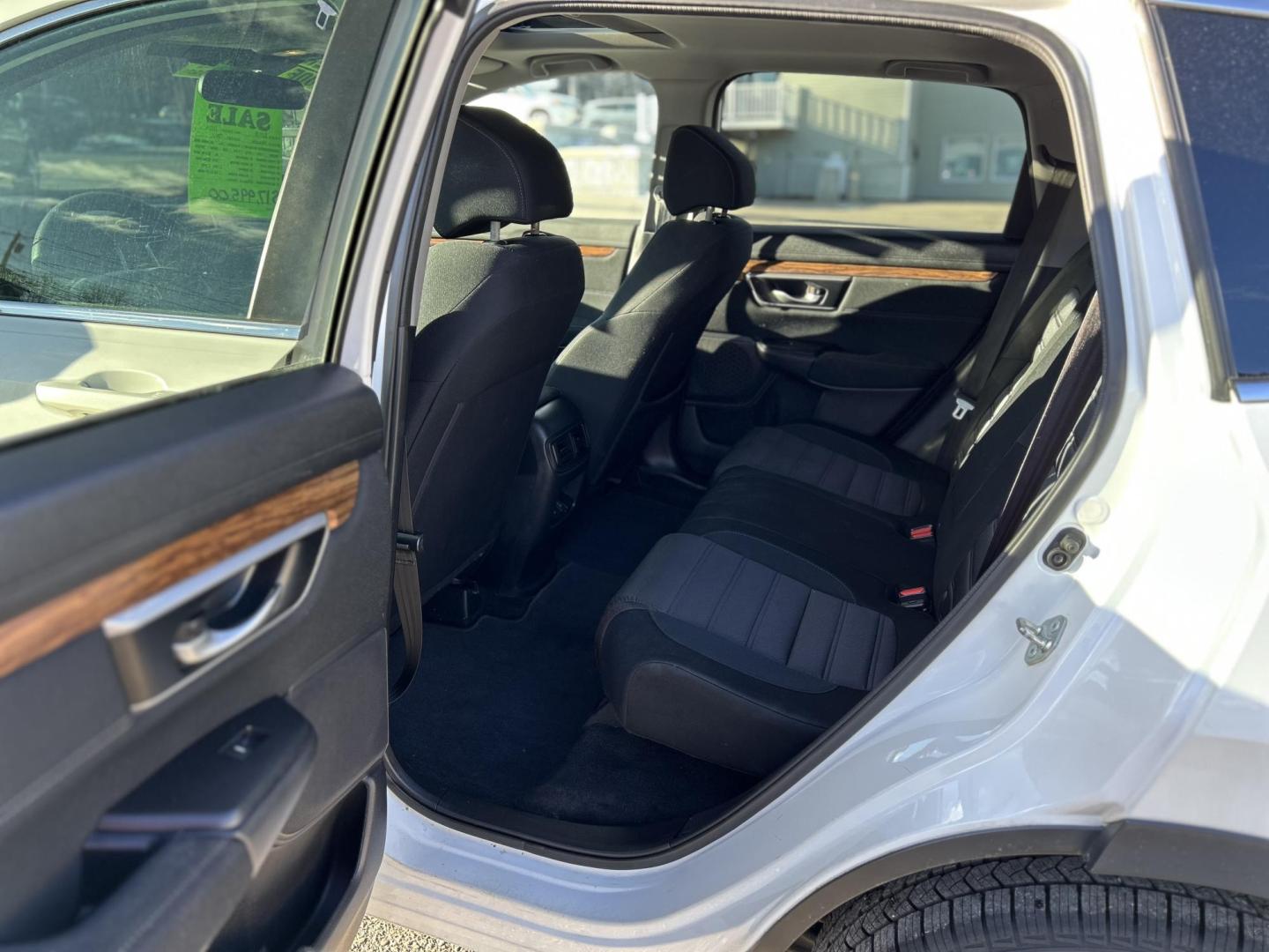 2018 white /Black Honda CR-V EX AWD (5J6RW2H59JL) with an 2.4L L4 DOHC 16V engine, CVT transmission, located at 27 Main St., Norway, MD, 04268, (207) 743-0900, 44.199795, -70.530807 - Photo#6