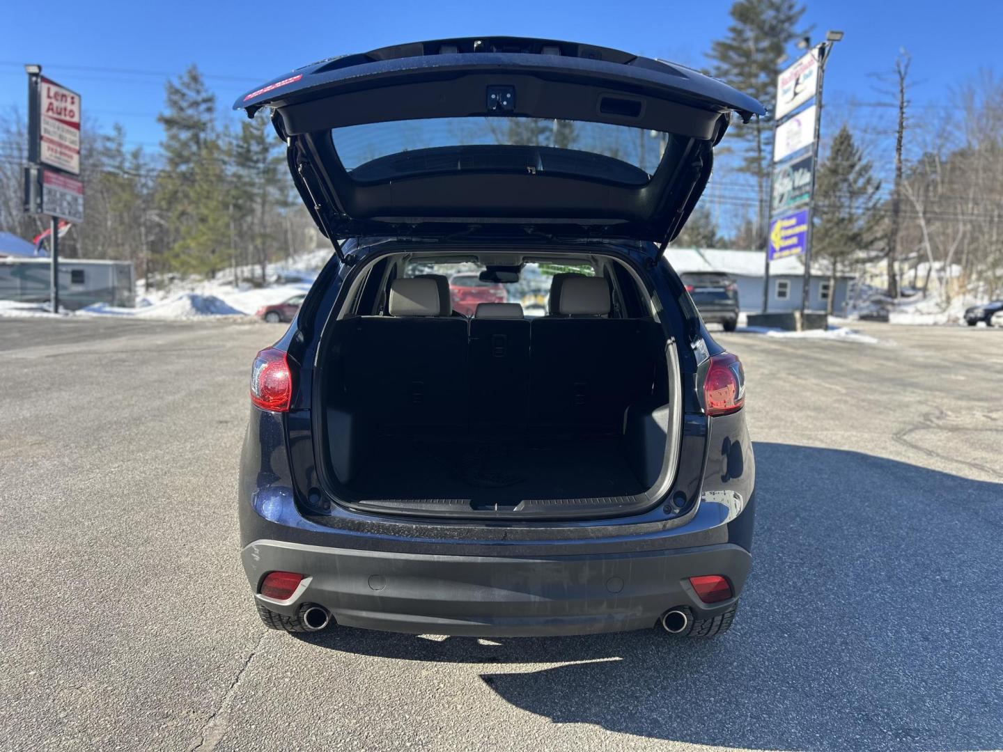 2015 BLUE /Tan Mazda CX-5 Grand Touring AWD (JM3KE4DY2F0) with an 2.5L L4 DOHC 16V engine, 6-Speed Automatic transmission, located at 27 Main St., Norway, MD, 04268, (207) 743-0900, 44.199795, -70.530807 - Photo#9